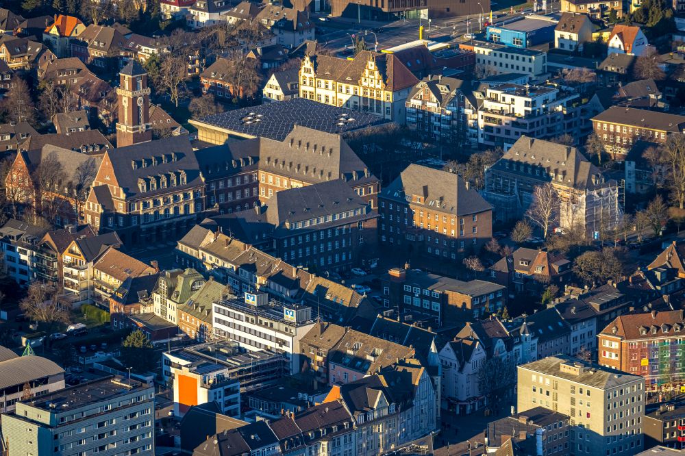 Luftaufnahme Bottrop - Gebäude der Stadtverwaltung - Rathaus in Bottrop im Bundesland Nordrhein-Westfalen, Deutschland