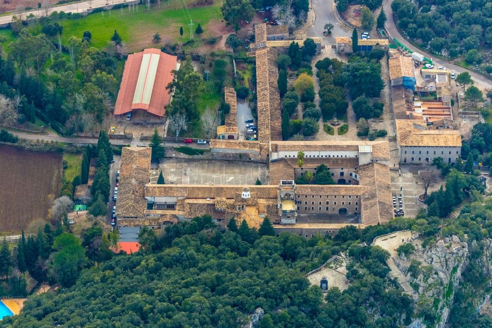 Luftbild Escorca - Gebäudekomplex des Klosters in Escorca in Balearische Insel Malorca, Spanien