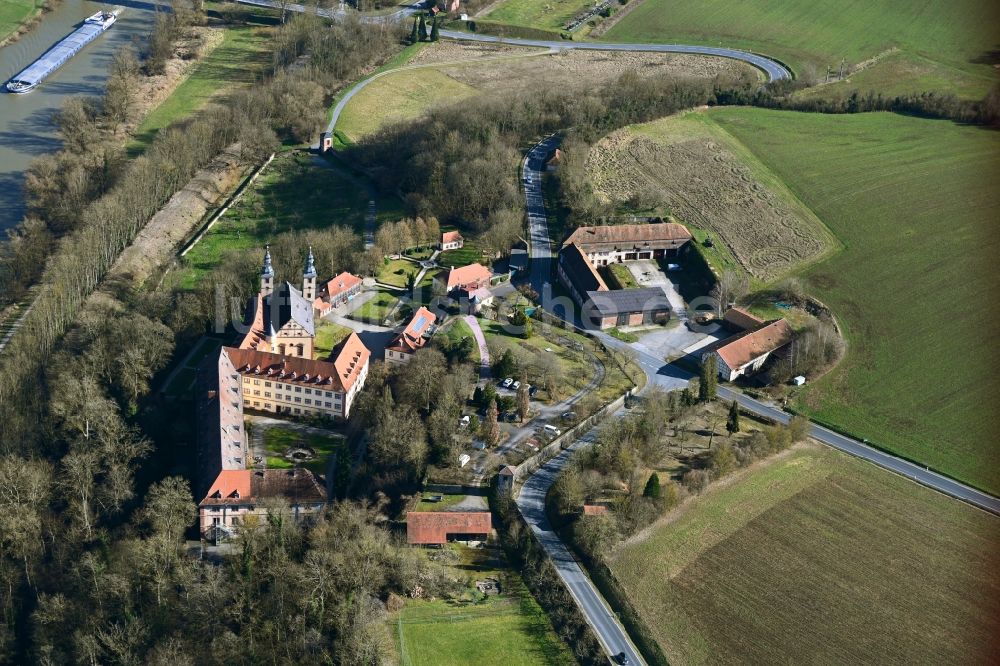 Lengfurt von oben - Gebäudekomplex des Klosters in Lengfurt Am Klosterberg im Bundesland Bayern, Deutschland