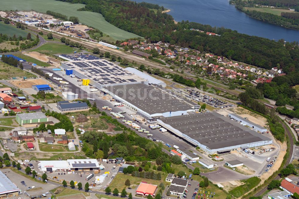 Malchow von oben - Gebäudekomplex und Logistikzentrum auf dem Gelände in Malchow im Bundesland Mecklenburg-Vorpommern, Deutschland