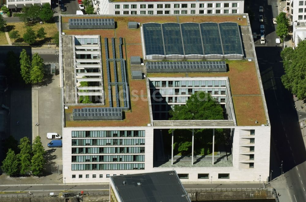 Berlin aus der Vogelperspektive: Gebäudekomplex des Ministeriums Auswärtiges Amt auch Außenministerium im Ortsteil Mitte in Berlin