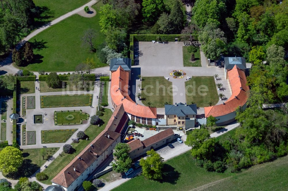 Luftaufnahme Weimar - Gebäudekomplex im Schloßpark von Schloß Belvedere in Weimar im Bundesland Thüringen, Deutschland