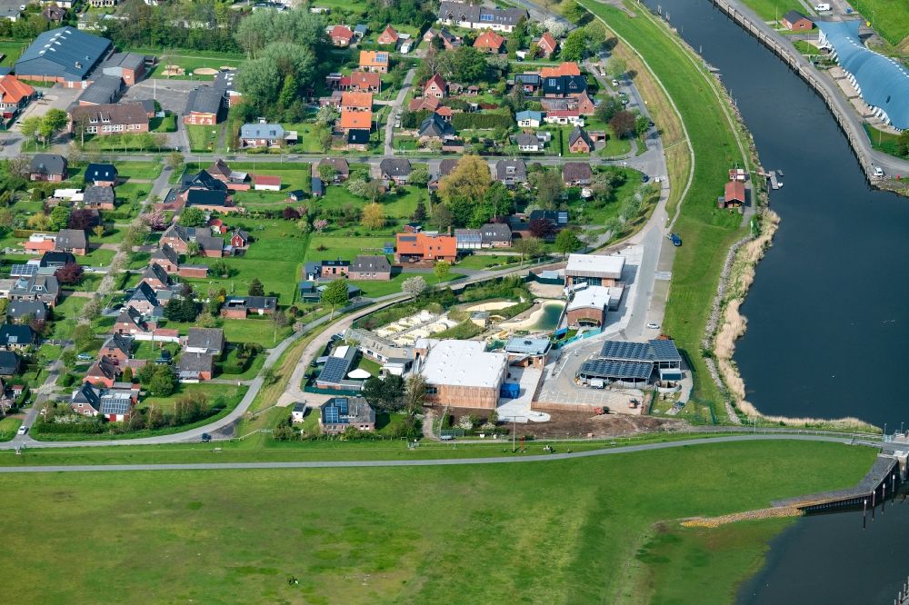 Luftaufnahme Friedrichskoog - Gebäudekomplex der Seehundstation in Friedrichskoog im Bundesland Schleswig-Holstein, Deutschland