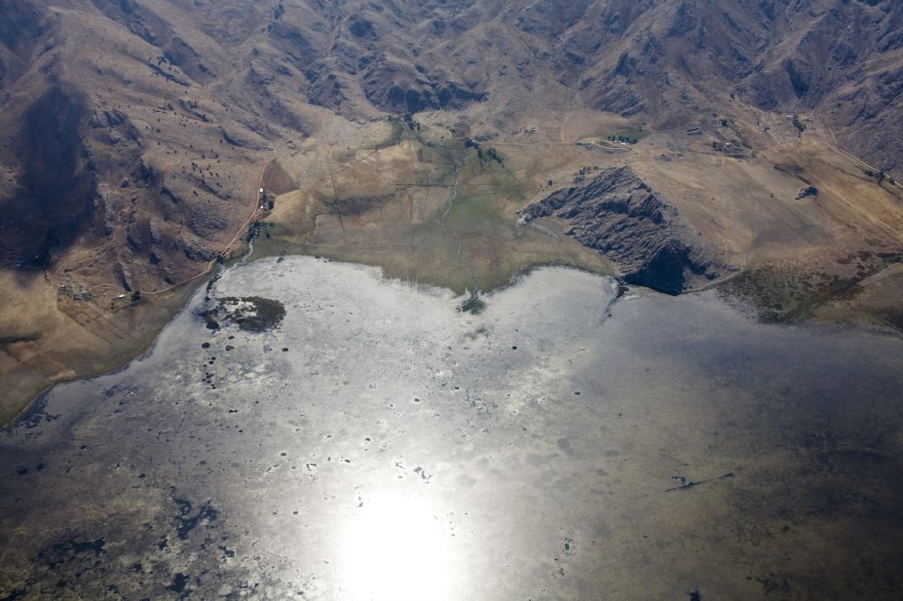 Göynük aus der Vogelperspektive: Gebirgslandschaft mit dem GirdevGölü See im West-Taurusgebirge, Provinz Mugla in der Türkei
