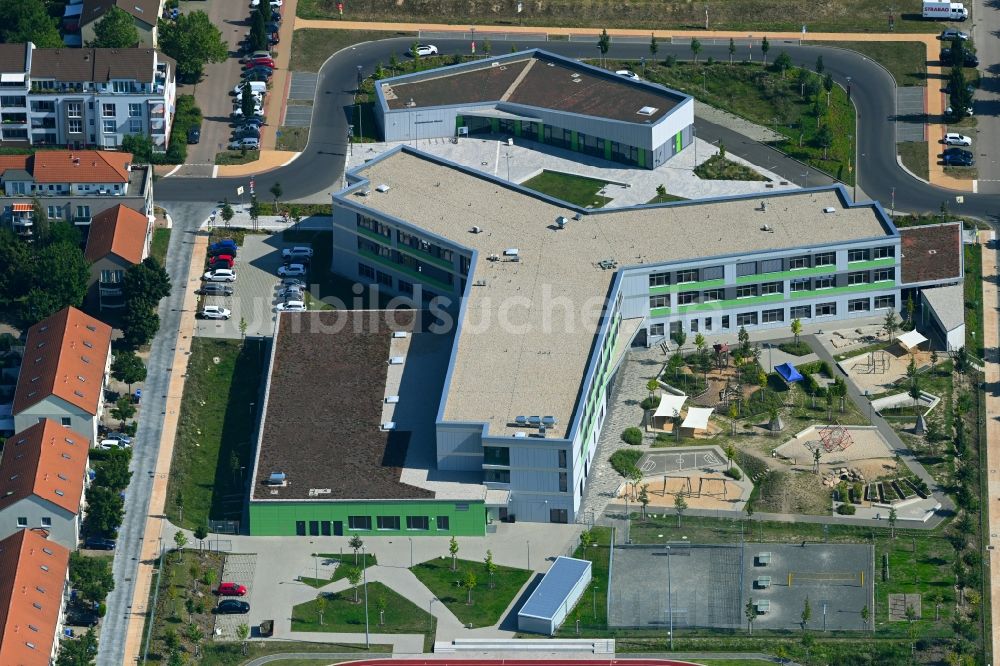 Luftbild Hönow - Gebrüder-Grimm-Grundschule und OTZ Ortsteilzentrum in Hönow im Bundesland Brandenburg, Deutschland
