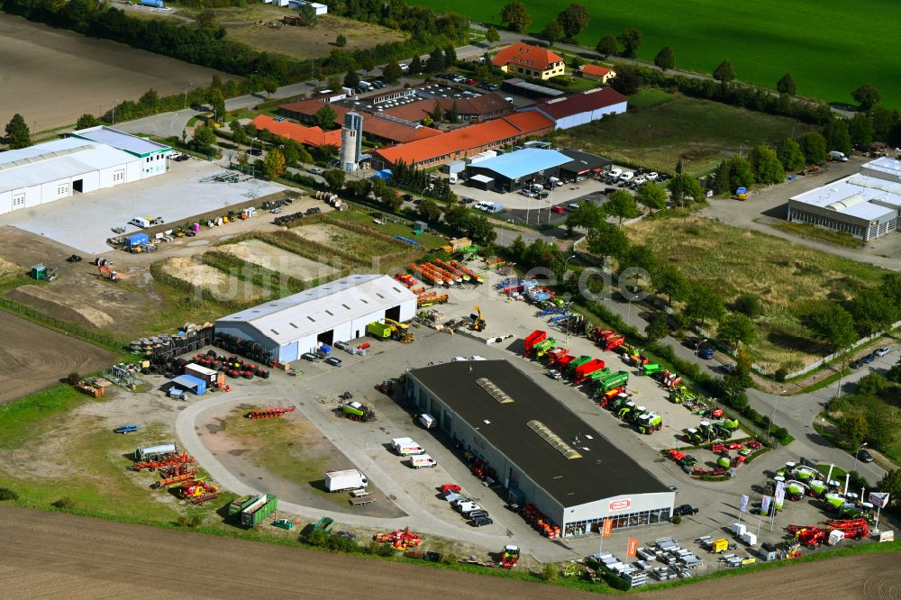 Demmin von oben - Gebäude und Abstellflächen der Fricke Landmaschinen GmbH in Demmin im Bundesland Mecklenburg-Vorpommern, Deutschland