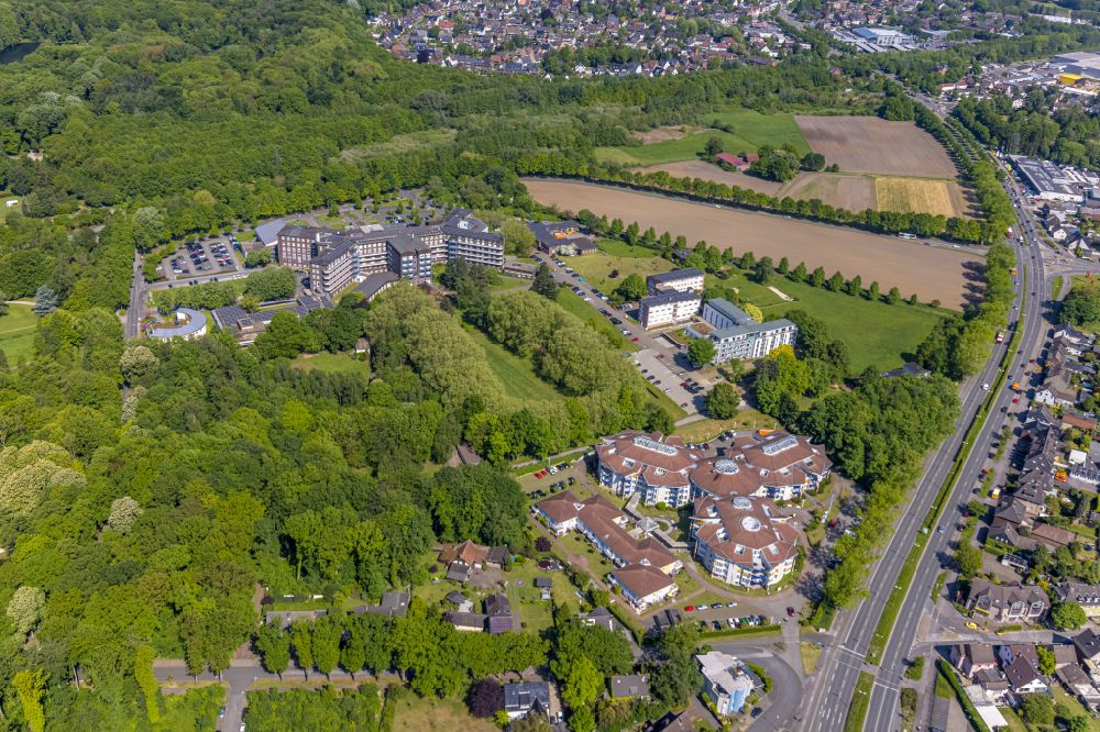Bottrop von oben - Gebäude des Altersheim - Seniorenresidenz der KWA in Bottrop im Bundesland Nordrhein-Westfalen