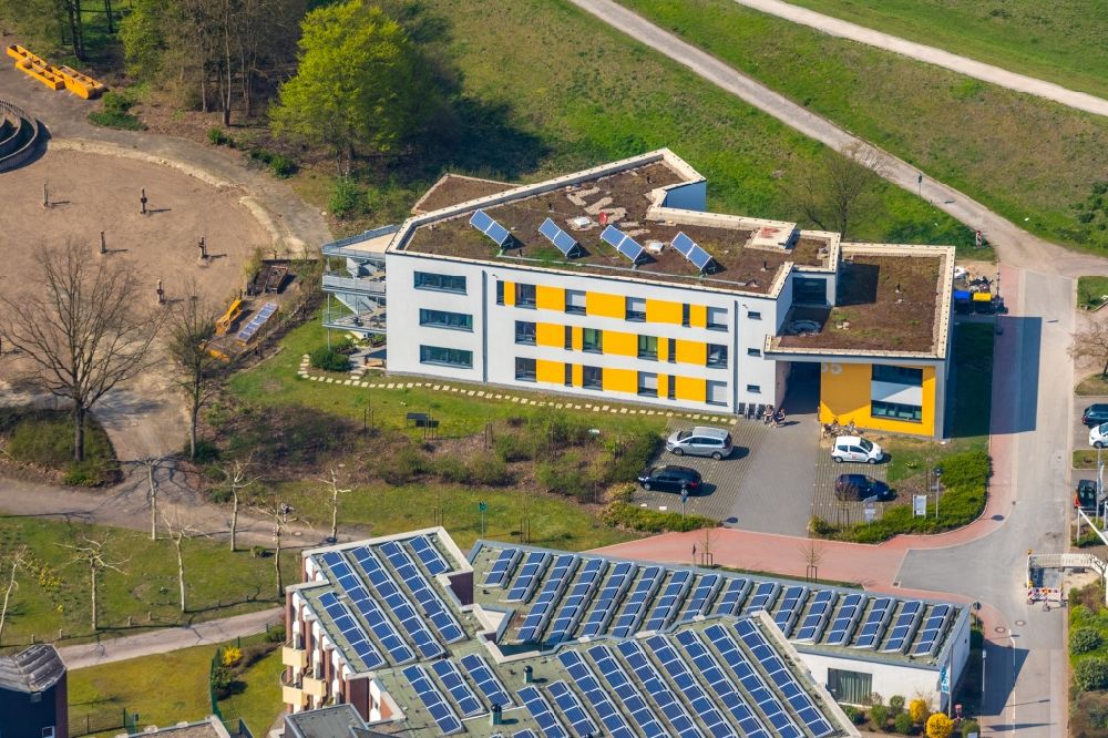 Luftaufnahme Dorsten - Gebäude des Altersheim - Seniorenresidenz Maria Lindenhof in Dorsten im Bundesland Nordrhein-Westfalen, Deutschland