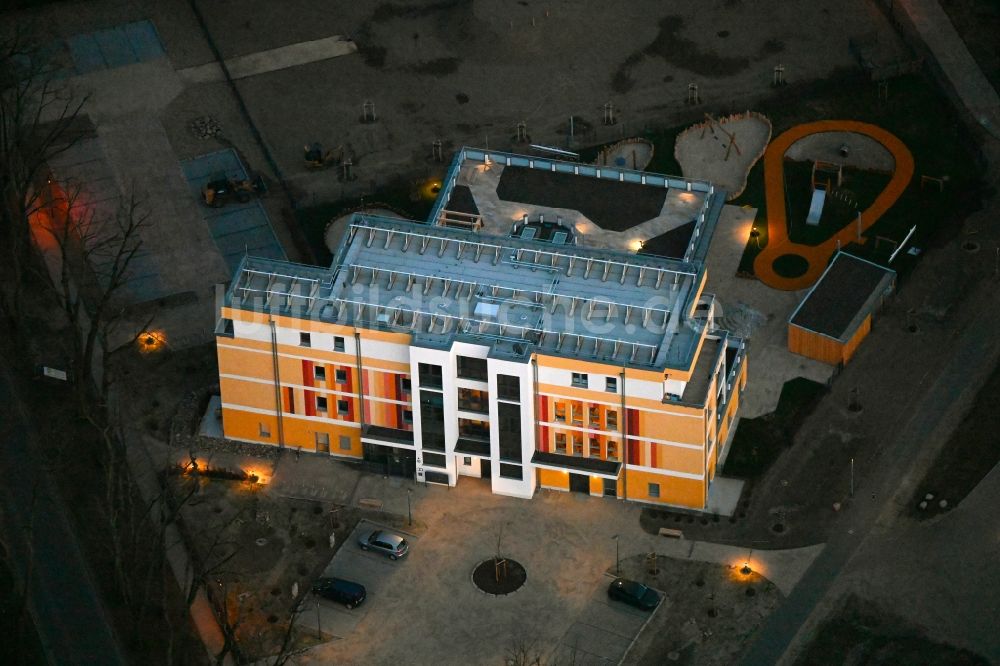 Luftaufnahme Neuruppin - Gebäude des Altersheim - Seniorenresidenz in Neuruppin im Bundesland Brandenburg, Deutschland