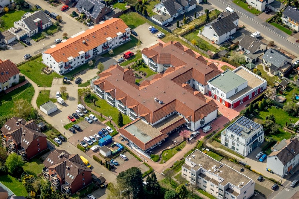 Luftaufnahme Holzwickede - Gebäude des Altersheim - Seniorenresidenz Perthes-Haus am Emscherweg in Holzwickede im Bundesland Nordrhein-Westfalen, Deutschland