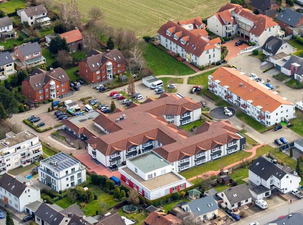 Luftaufnahme Holzwickede - Gebäude des Altersheim - Seniorenresidenz Perthes-Haus am Emscherweg in Holzwickede im Bundesland Nordrhein-Westfalen, Deutschland