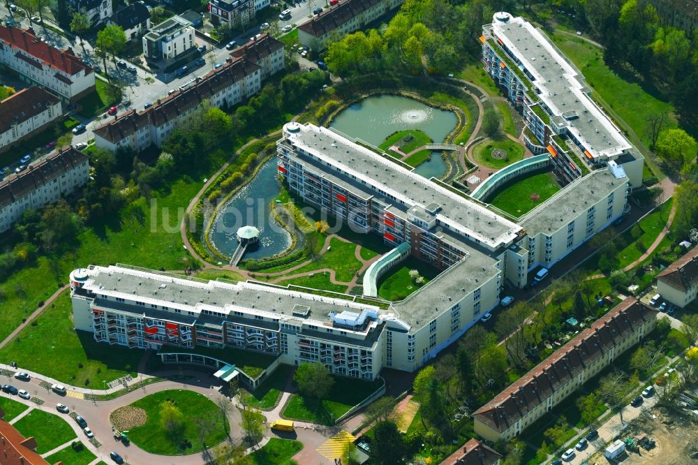 Luftbild Berlin - Gebäude des Altersheim - Seniorenresidenz der Rosenhof der Rosenhof Ahrensburg Seniorenwohnanlage Betriebsgesellschaft mbH in Berlin