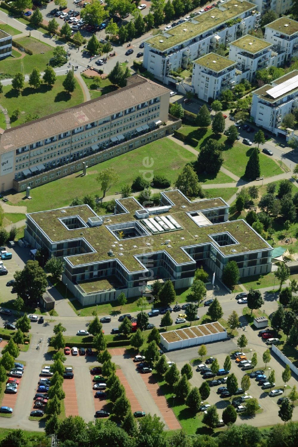 Luftaufnahme Stuttgart - Gebäude des Anna Haag Mehrgenerationenhaus im Stadtteil Bad Cannstatt in Stuttgart im Bundesland Baden-Württemberg