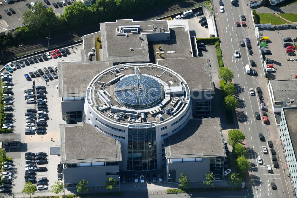 Luftbild Köln - Gebäude des Autohauses Mercedes-Benz im Ortsteil Ehrenfeld in Köln im Bundesland Nordrhein-Westfalen, Deutschland