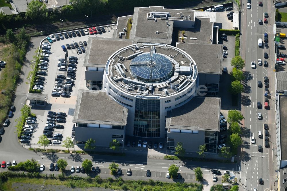 Luftaufnahme Köln - Gebäude des Autohauses Mercedes-Benz im Ortsteil Ehrenfeld in Köln im Bundesland Nordrhein-Westfalen, Deutschland