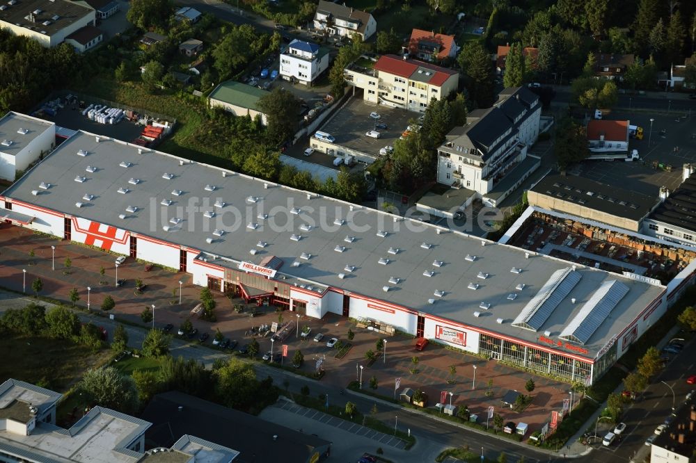 Luftaufnahme Berlin - Gebäude des Baumarktes der Hellweg-Die Profibaumärkte GmbH & Co. KG in Berlin