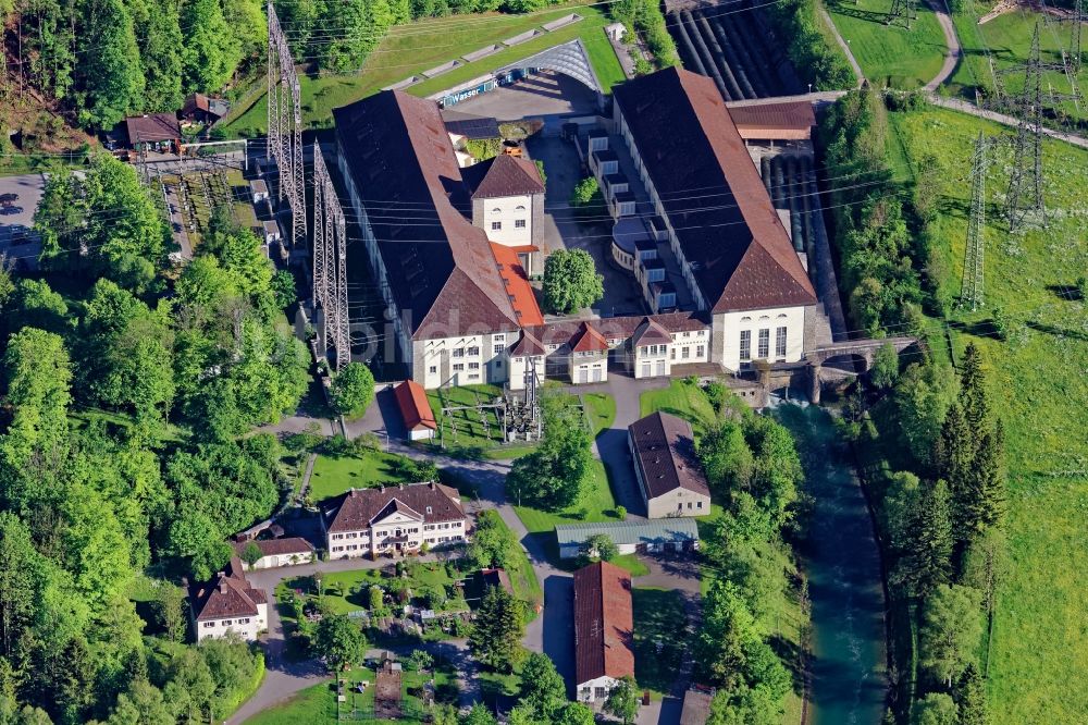 Luftbild Kochel am See - Gebäude- Bauwerke und Rohrleitungen des Walchensee- Wasserkraftwerks bei Kochel am Kochselsee im Bundesland Bayern, Deutschland