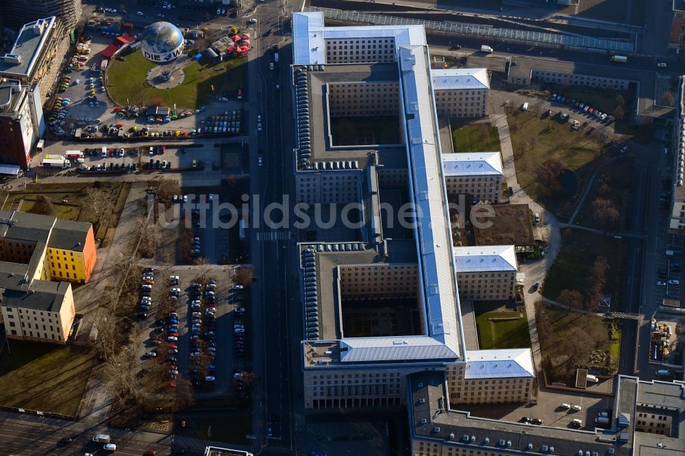 Luftaufnahme Berlin - Gebäude des Bundesministerium der Finanzen / Finanzministerium an der Wilhelmstraße in Berlin - Mitte