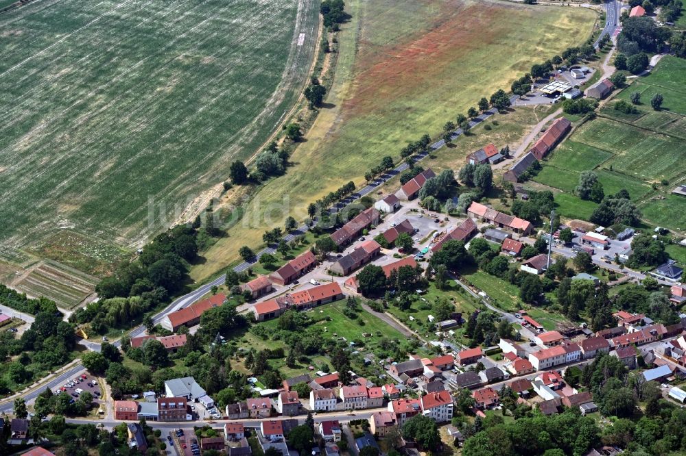 Kremmen von oben - Gebäude des denkmalgeschützten Scheunenviertels in Kremmen im Bundesland Brandenburg, Deutschland