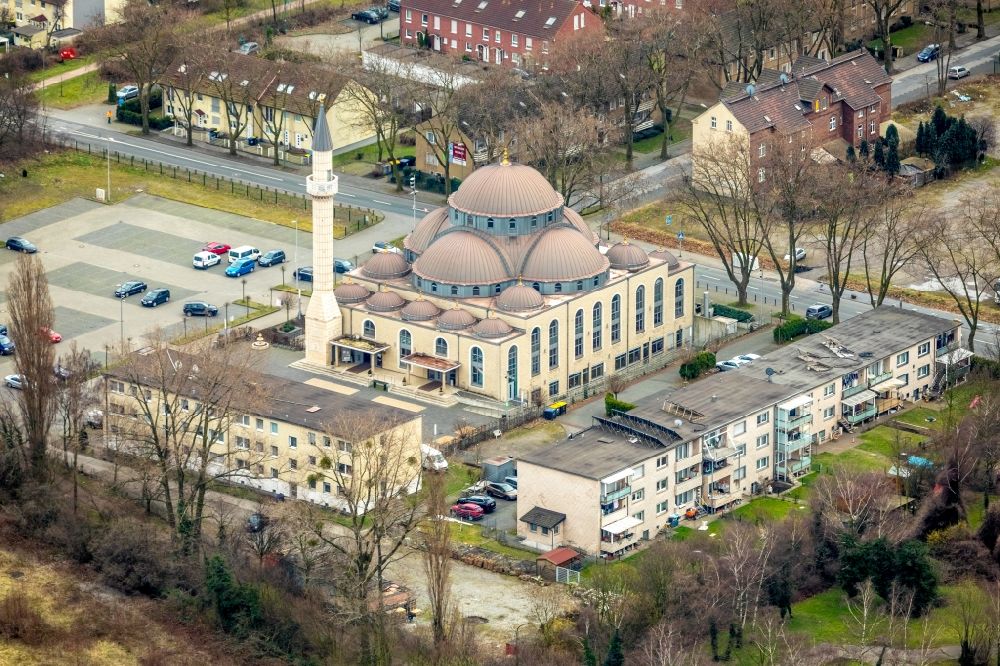 Luftbild Duisburg - Gebäude der DITIB- Moschee an der Warbruckstrasse in Duisburg- Marxloh im Bundesland Nordrhein-Westfalen