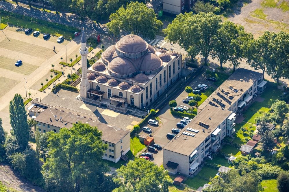 Luftaufnahme Duisburg - Gebäude der DITIB- Moschee an der Warbruckstrasse in Duisburg- Marxloh im Bundesland Nordrhein-Westfalen
