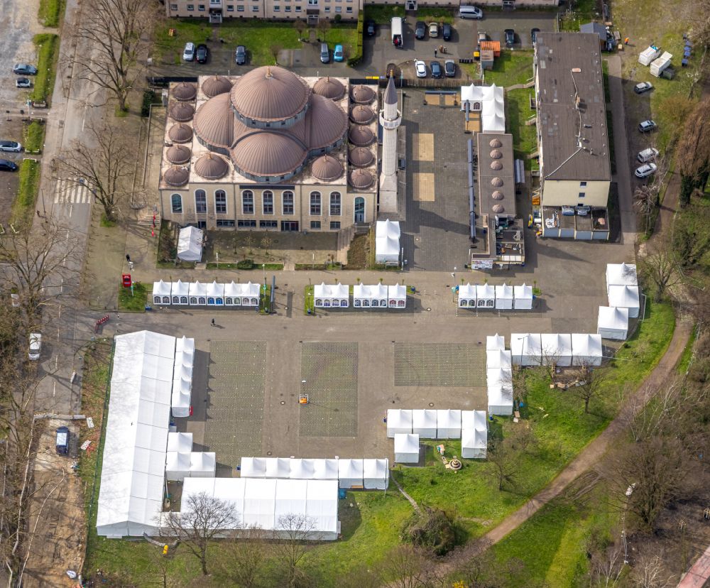 Luftbild Duisburg - Gebäude der DITIB- Moschee an der Warbruckstrasse in Duisburg-Marxloh im Bundesland Nordrhein-Westfalen