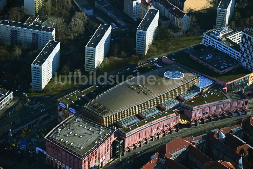 Luftaufnahme Berlin - Gebäude des Einkaufszentrum Alexa in Berlin