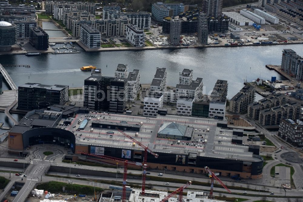 Luftbild Kopenhagen - Gebäude des Einkaufszentrum Fisketorvet - Copenhagen Mall an der Kalvebod Brygge in Kopenhagen in Dänemark
