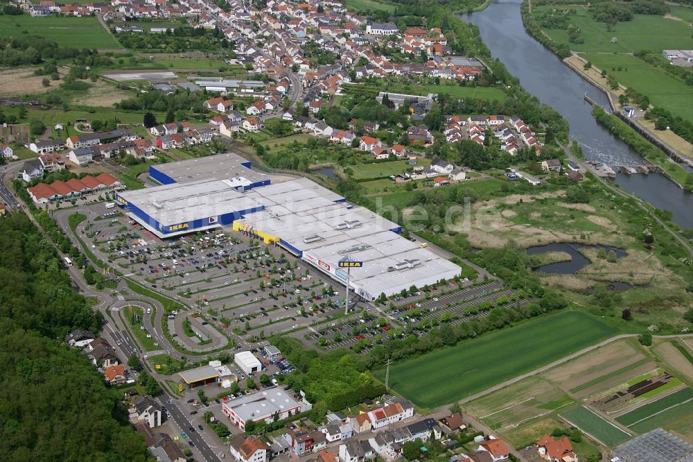 Luftbild Saarlouis - Gebäude des Einkaufszentrum des IKEA Einrichtungshauses in Saarlouis im Bundesland Saarland