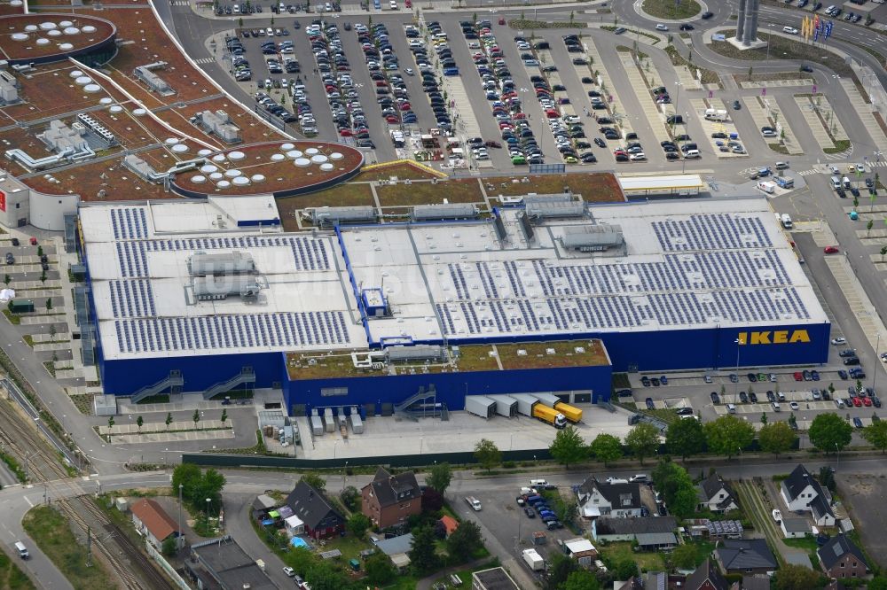 Lübeck von oben - Gebäude des Einkaufszentrum des IKEA - Möbel- und Einrichtungshauses in Dänischburg, Lübeck im Bundesland Schleswig-Holstein