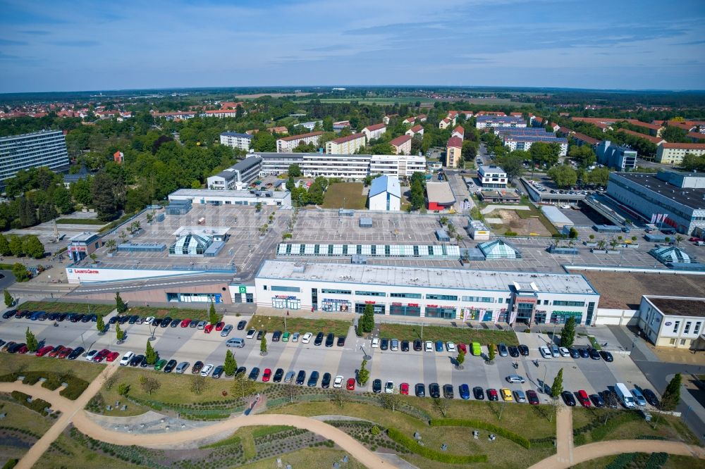 Hoyerswerda aus der Vogelperspektive: Gebäude des Einkaufszentrum Lausitz-Center Hoyerswerda in Hoyerswerda im Bundesland Sachsen