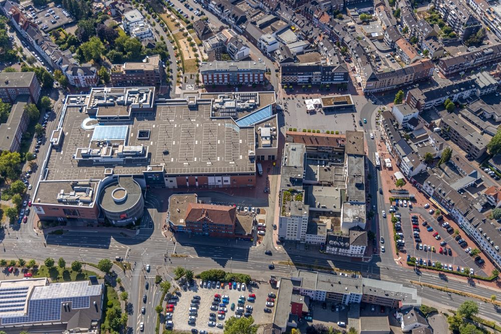 Luftaufnahme Dinslaken - Gebäude des Einkaufszentrum Neutor Galerie an der Saarstraße in Dinslaken im Bundesland Nordrhein-Westfalen