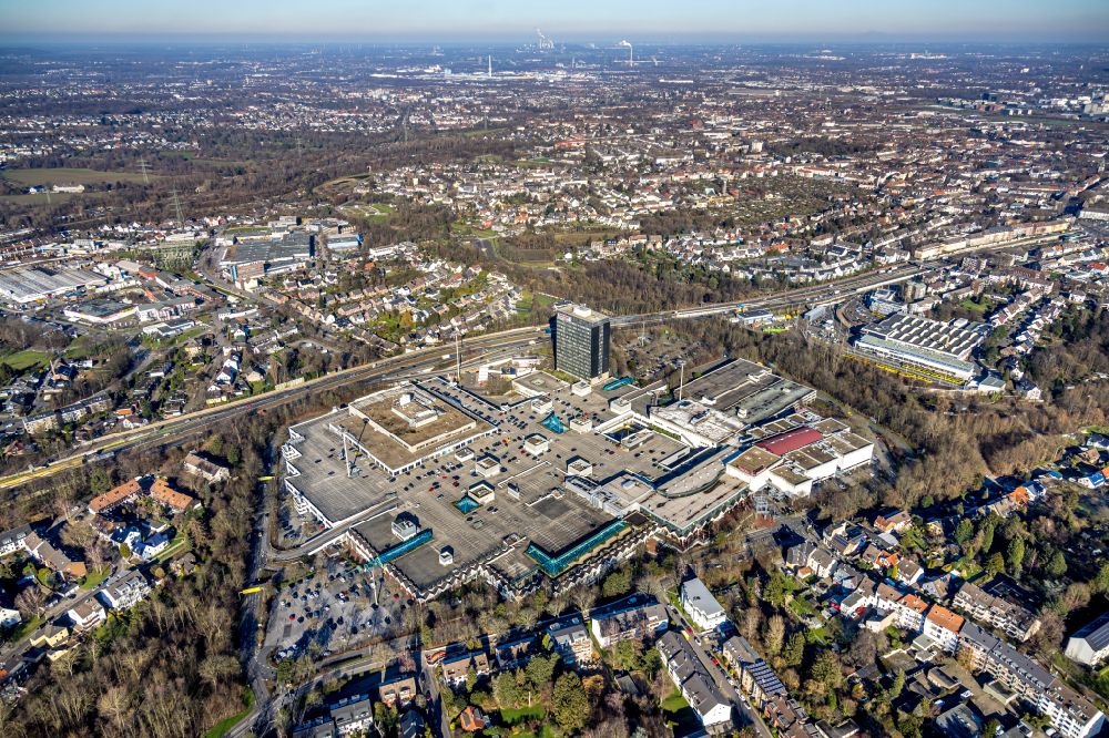 Luftaufnahme Mülheim an der Ruhr - Gebäude des Einkaufszentrum RRZ Rhein-Ruhr Zentrum am Humboldtring in Mülheim an der Ruhr im Bundesland Nordrhein-Westfalen