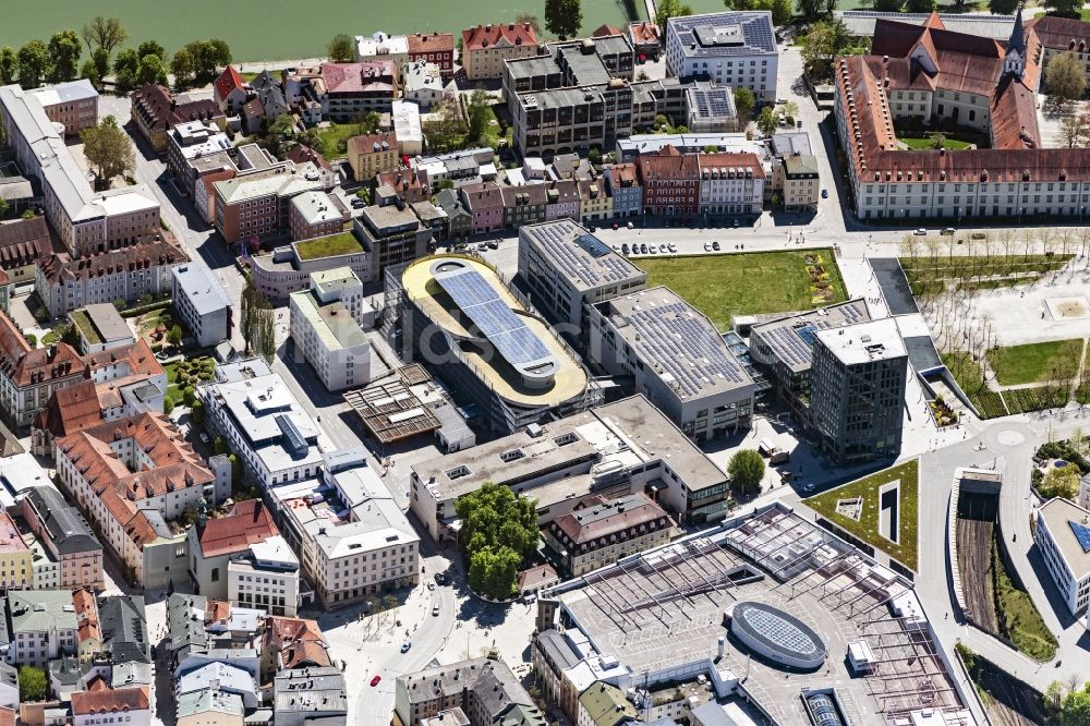Luftbild Passau - Gebäude des Einkaufszentrum Stadtgalerie Passau an der Bahnhofstraße in Passau im Bundesland Bayern, Deutschland