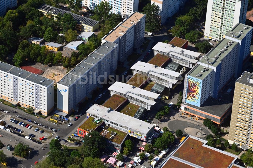 Berlin aus der Vogelperspektive: Gebäude des Einkaufszentrum TierparkCenter Berlin im Ortsteil Lichtenberg in Berlin