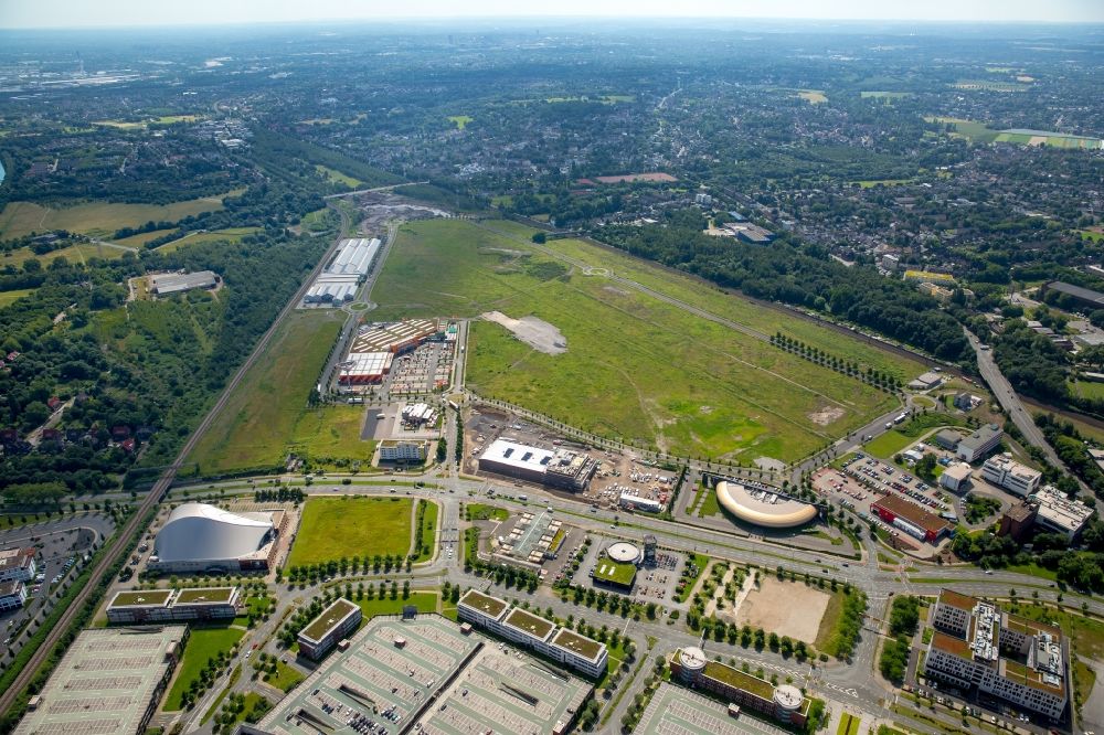 Luftaufnahme Oberhausen - Gebäude des Einkaufszentrums CentrO Oberhausen und Freizeitzentrum in Oberhausen, Nordrhein-Westfalen