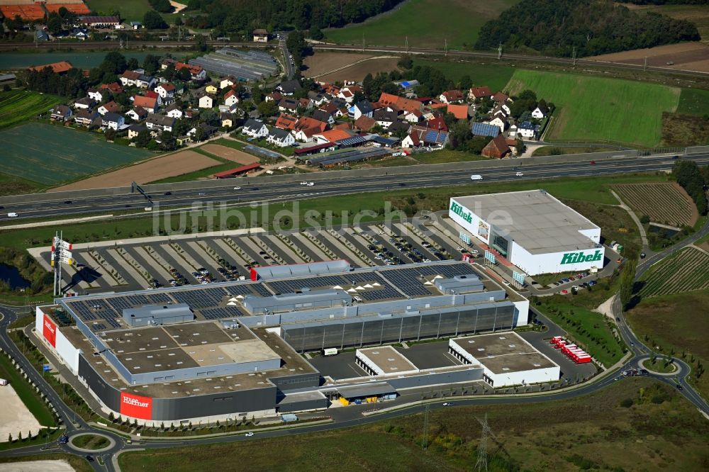 Fürth von oben - Gebäude des Einrichtungshaus - Möbelmarkt der Höffner Online GmbH & Co. KG in Fürth im Bundesland Bayern, Deutschland