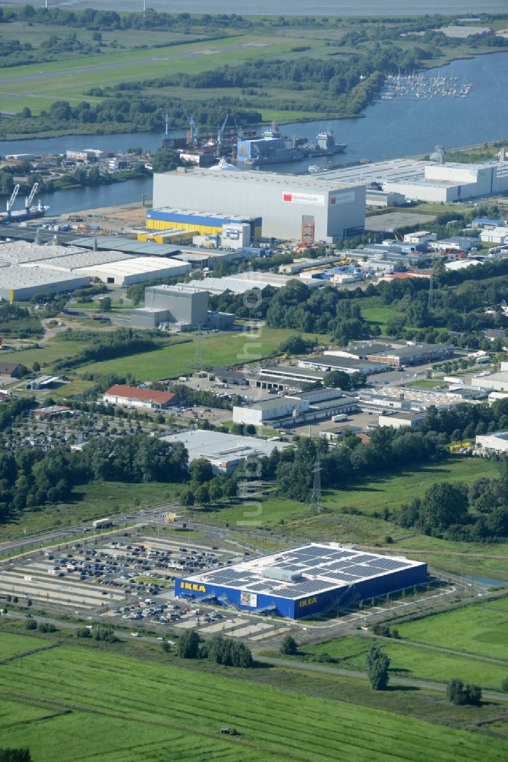 Bremerhaven aus der Vogelperspektive: Gebäude des Einrichtungshaus - Möbelmarkt der IKEA in Bremerhaven im Bundesland Bremen