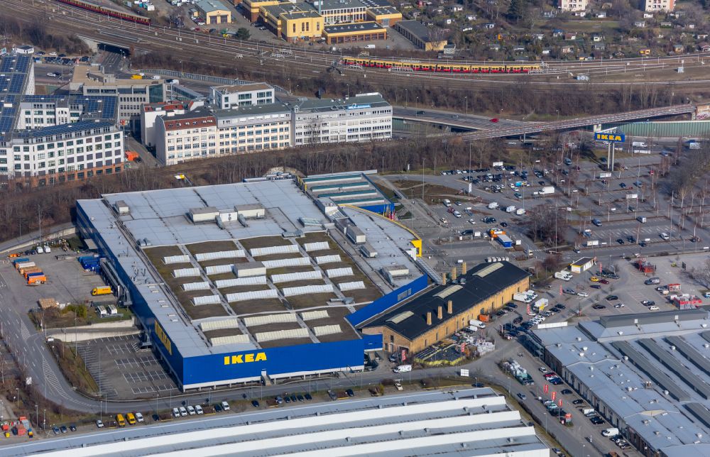 Luftbild Berlin - Gebäude des Einrichtungshaus - Möbelmarkt der IKEA Möbel & Einrichtungshaus Berlin-Tempelhof in Berlin, Deutschland