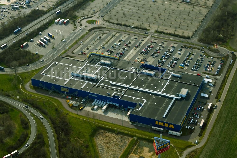 Luftaufnahme Günthersdorf - Gebäude des Einrichtungshaus - Möbelmarkt der IKEA Möbel & Einrichtungshaus Nordpark in Günthersdorf im Bundesland Sachsen-Anhalt