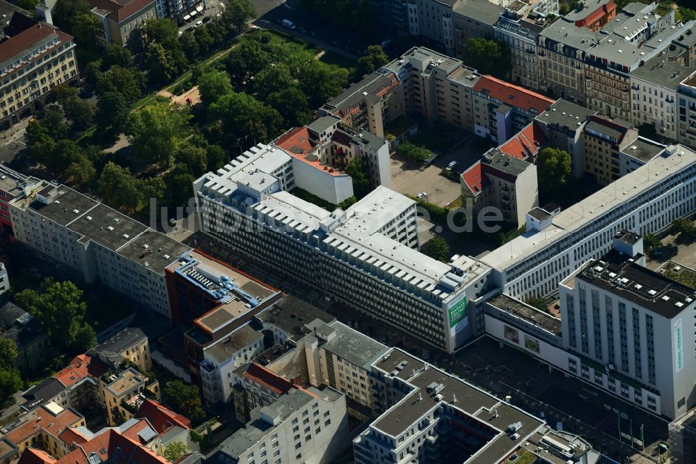 Berlin aus der Vogelperspektive: Gebäude des Einrichtungshaus - Möbelmarkt Möbel Hübner Einrichtungshaus GmbH in Berlin, Deutschland