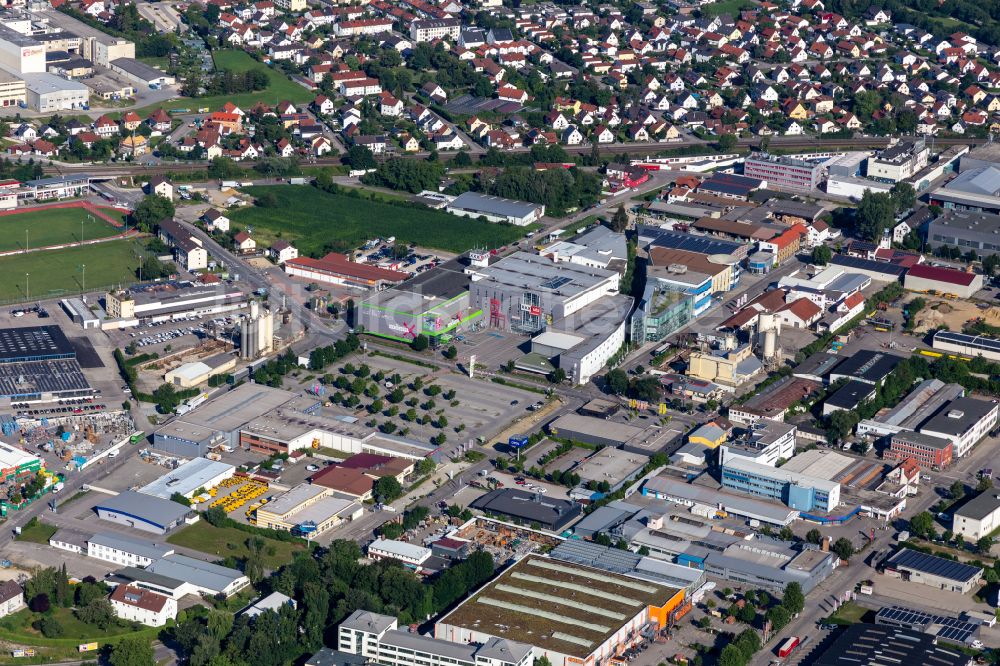 Luftbild Landshut - Gebäude des Einrichtungshaus - Möbelmarkt XXXLutz Emslander in Landshut im Bundesland Bayern, Deutschland