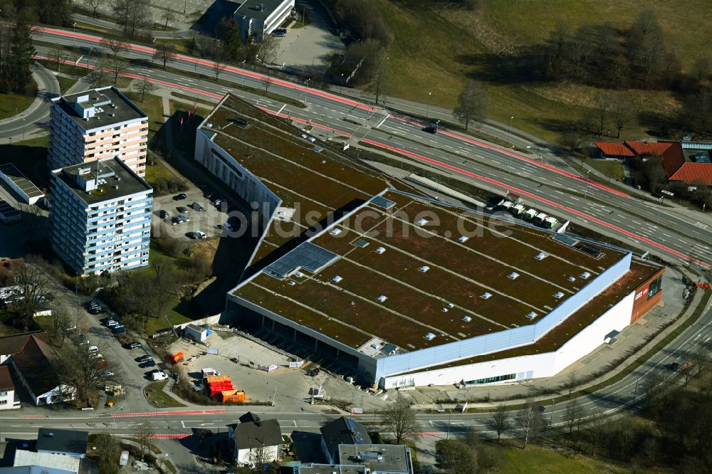 Luftbild Kempten (Allgäu) - Gebäude der Einrichtungshäuser mömax Möbelhaus Kempten und XXXLutz Kempten in Kempten (Allgäu) im Bundesland Bayern, Deutschland