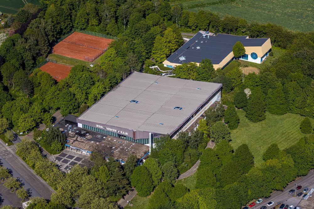 Unna aus der Vogelperspektive: Gebäude der Eissporthalle in Unna im Bundesland Nordrhein-Westfalen, Deutschland