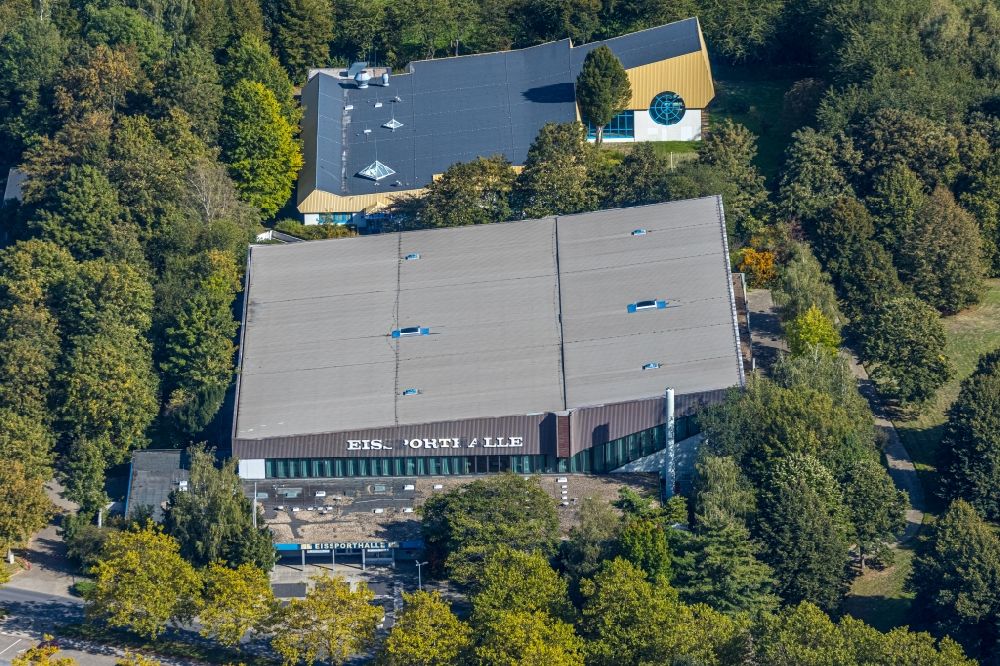 Unna von oben - Gebäude der Eissporthalle in Unna im Bundesland Nordrhein-Westfalen, Deutschland