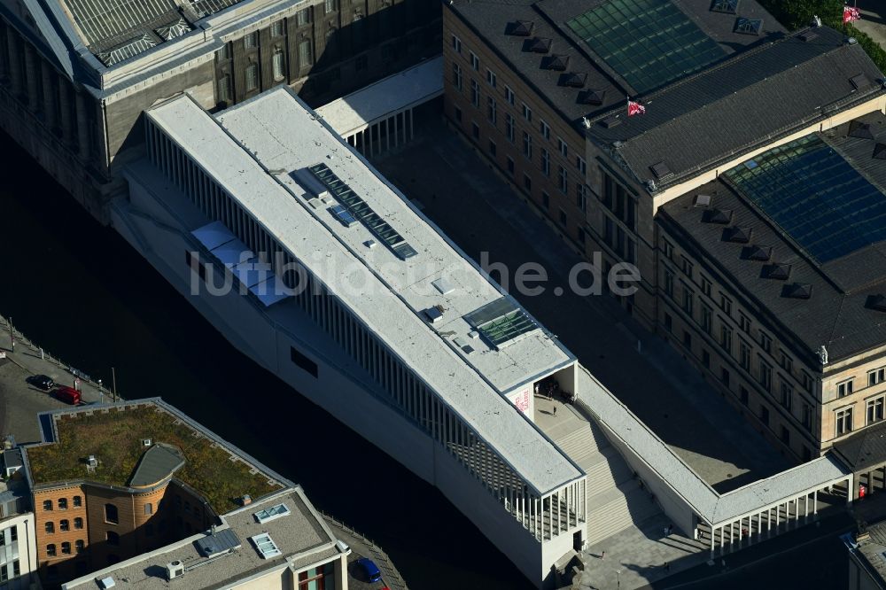 Berlin aus der Vogelperspektive: Gebäude- Ensemble James-Simon-Galerie in Berlin, Deutschland