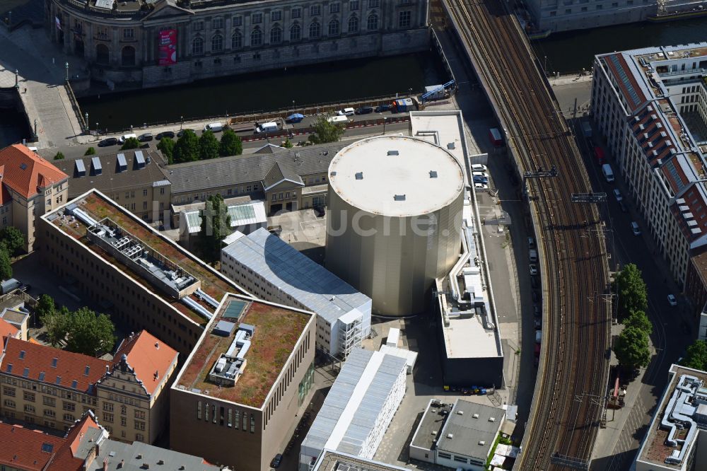 Berlin von oben - Gebäude- Ensemble PERGAMONMUSEUM. DAS PANORAMA TEMPORÄRER AUSSTELLUNGSBAU AM KUPFERGRABEN in Berlin, Deutschland