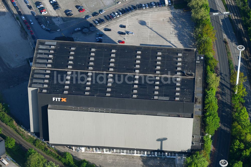 Bremen aus der Vogelperspektive: Gebäude des Fitnessstudio der FitX Deutschland GmbH im Ortsteil Überseestadt in Bremen, Deutschland