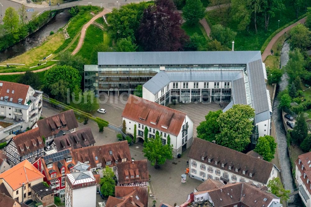 Luftaufnahme Emmendingen - Gebäude der Gemeindeverwaltung in Emmendingen im Bundesland Baden-Württemberg, Deutschland
