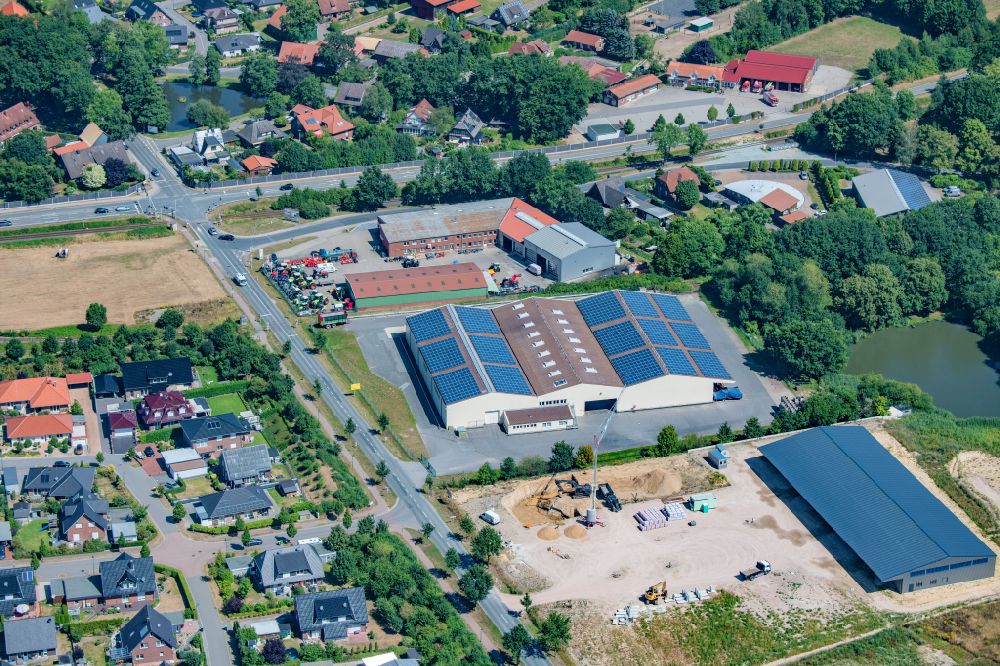 Luftbild Harsefeld - Gebäude im Gewerbegebiet Landmaschinen Fricke in Harsefeld im Bundesland Niedersachsen, Deutschland